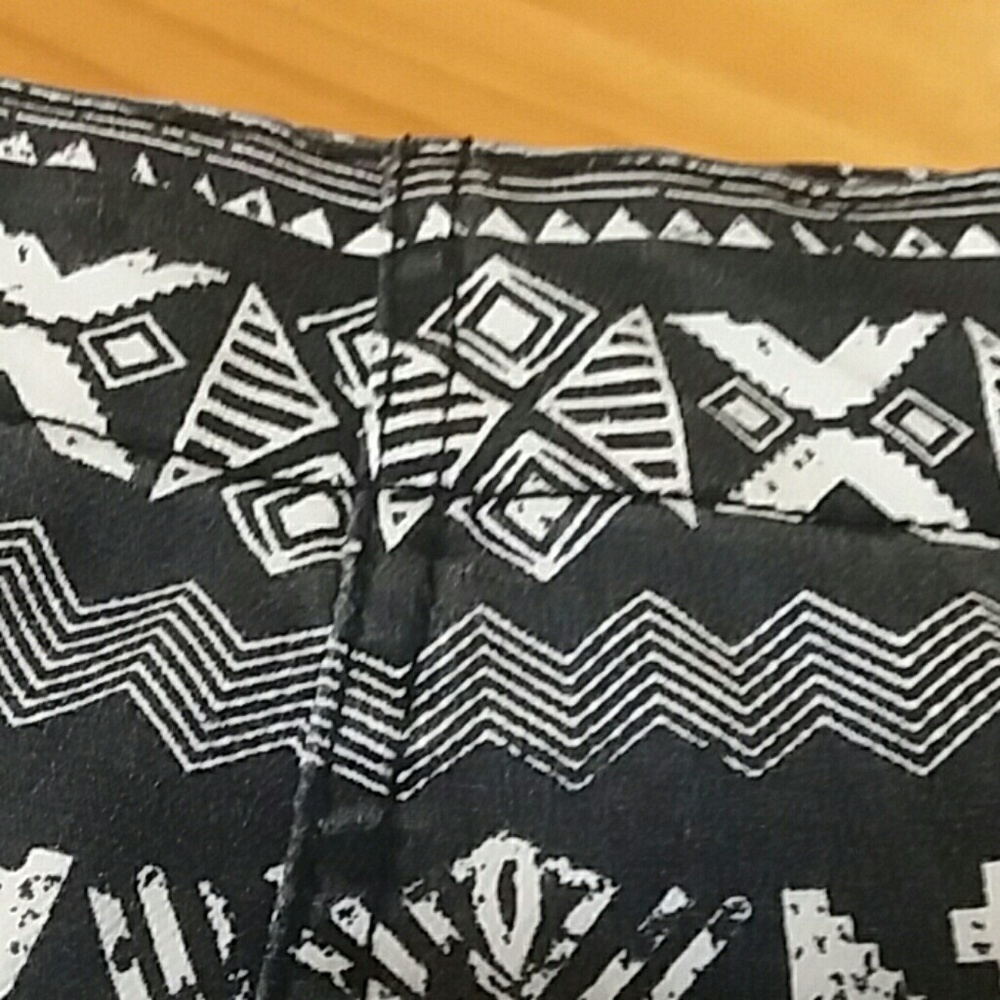 Divided H & M  Skirt Tribal Print Size 4 - Picture 5 of 8